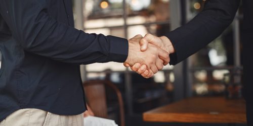Estratégia de Product-Led Growth e Eficiência